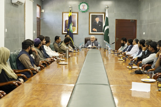 Prof. Ir. Dr. Amir Azam Khan Engages with Faculty and Students of Civil, Chemical & Environmental Engineering