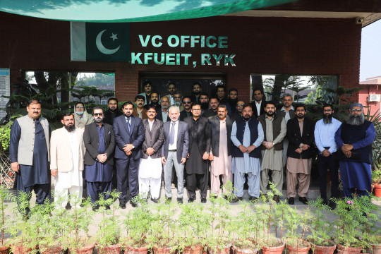 Chamber of Commerce Delegation Visits KFUEIT